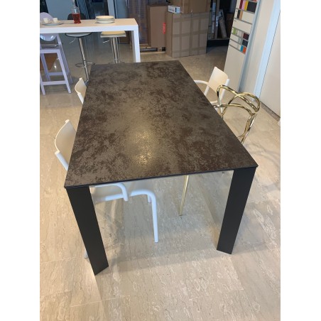 Pointhouse - Diamante Table